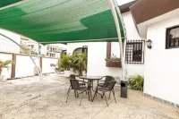 Hill View Hotel West Airport