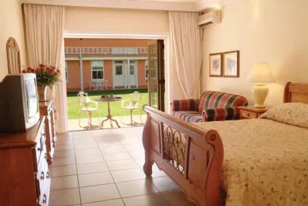 Sica's Guest House Отели рядом с достопримечательностью «Университет Квазулу-Натал»