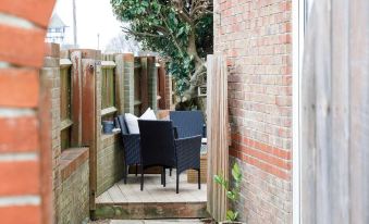 Spacious 4-Bed Seaside Retreat in Selsey