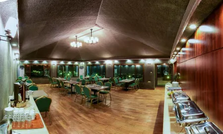 Palms Lily Hotel Suites Отели в г. Эль-Мубарраз