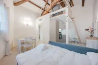 Casa Dell'Aquila - Murano - 10 Min from Venice - WiFi Hotels in Murano