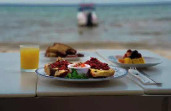 El Taj Oceanfront and Beachside Condo Hotel