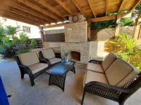 Villa - Sleeps 6 Free Parking & Heated Pool