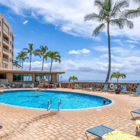 Upscale Oceanfront Penthouse Vistas