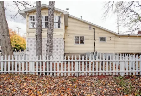 Cozy Chalet by Lake MI&Dunes with Fire Pit