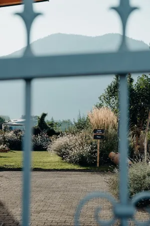 La Villa d'Hélène Chambres D’hôtes et Appartements-Cluses Отели в г. Оньон