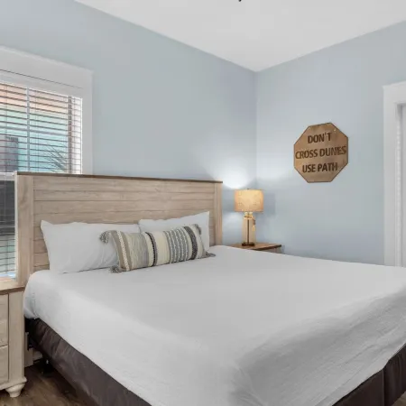 Dog Friendly @ Bungalows at Seagrove; 2 Blocks to Beach ~ Overlooks Pool/Spa