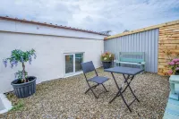 Clouds - 1 Bedroom Holiday Home - Milford Haven Hotels near Milford Haven Museum