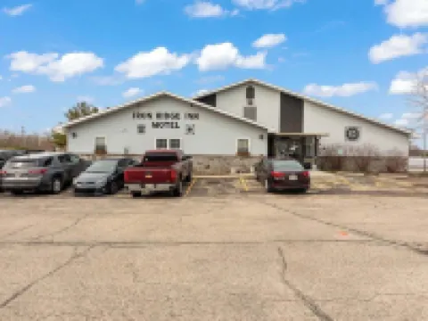 Iron Ridge Inn Motel Hotels in Dodge County