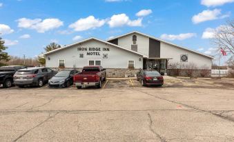 Iron Ridge Inn Motel