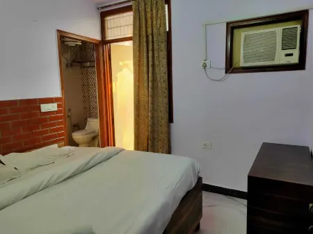 Hotel Cosy Rooms, Near US Embassy Chanakyapuri, New Delhi - Budget Friendly Отели рядом со станцией Delhi Cantt