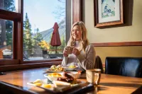 Johnston Canyon Lodge & Bungalows - breakfast