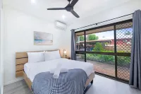 Zen Coastal Hideaway Modern Hospital Beach Hotel a 