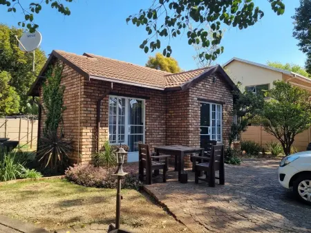 Emerald Guesthouse Отели в г. Кемптон Парк