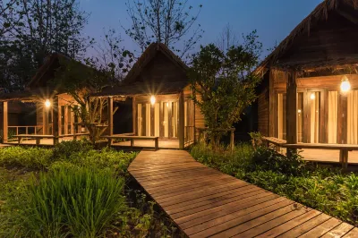 아잘레아 빌리지 ตูบกลางดอย & Camping Chiang Dao 주변 호텔