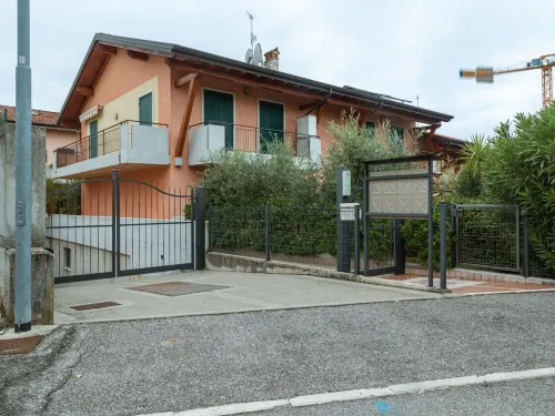 Elegant Holiday Home in Lazise with Swimming Pool Near Lake - Bungalows