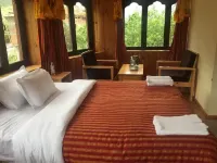 Ngayabling Resort Hoteles cerca de Chele La Pass