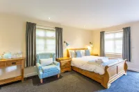 The Royal Oak Hotels near Loughborough University - West Entrance