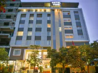 Hotel Yois Hotels near B-Block, Garden