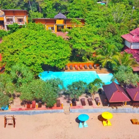 Lanta Miami Resort Отели рядом с достопримечательностью «Khao Mai Khew Cave»