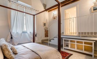 The Arnolfini Portrait Apartment