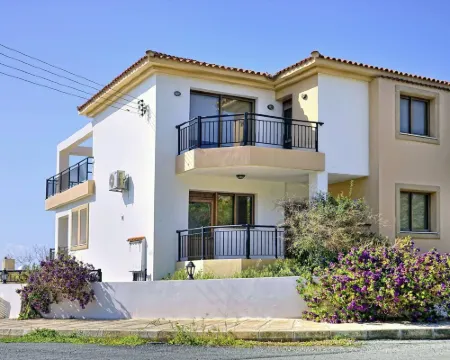 Villa Only 50m to the Sea, Sleeps 12, Polis Hotels in Pomos
