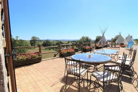 Les Chambres de l'Ouest Отели в г. Фёр