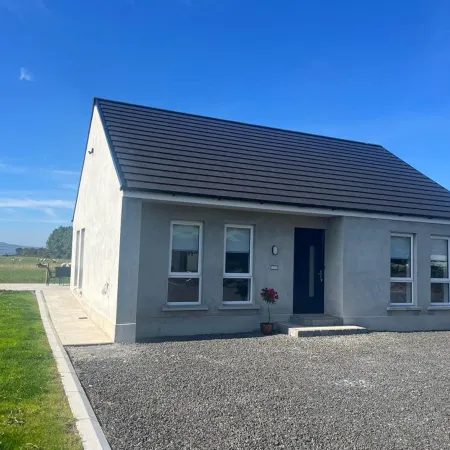 Sunset Cottage - Sleeps 6 - Parking - Garden