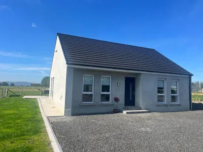 Magilligan - Cottage - Sleeps 6 - Parking - Garden Hotels near Roe Valley Arts and Cultural Centre