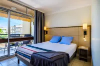 Résidence Pierre & Vacances Heliotel Marine Hotels near Saint-Laurent-du-Var Station