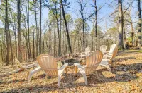 Secluded 3-bedroom cabin in serene Clarksville, close to local amenities.