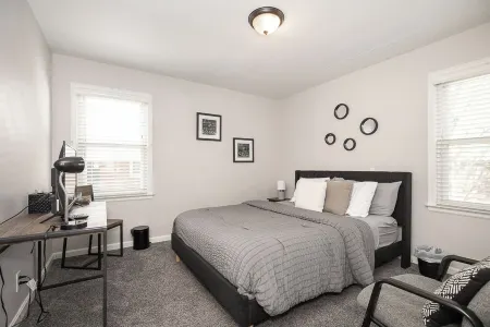 Cute 3Bdrm House | Laundry, Game Room, Backyard Отели в г. Акрон