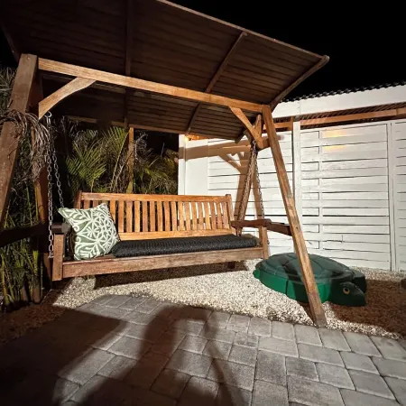 Siesta Key Cottage – Best Value! Just Cross the Street to the Gulf!