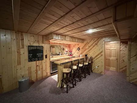 Ski & Golf Getaway: Cozy Log-Style Condo