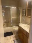 4 Bedroom 2 Bathroom Entire Home with Walk-In Lake Access