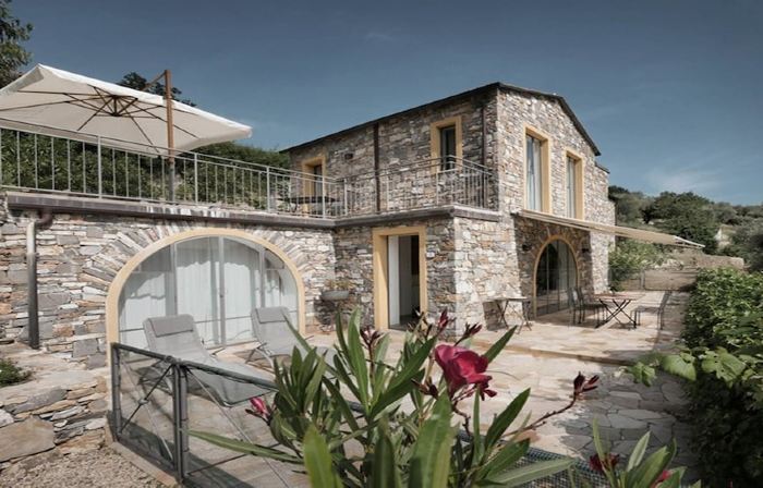 A holiday home to relax in a picturesque and stylish ambience