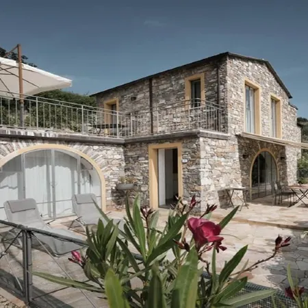 A holiday home to relax in a picturesque and stylish ambience