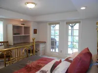 One Bedroom Suite on 1.5 Acres in Wine Country