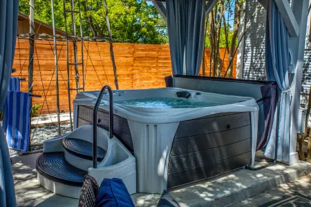 Hot Tub and Cozy Outdoor Fire Pit - Elegant Victorian Oasis