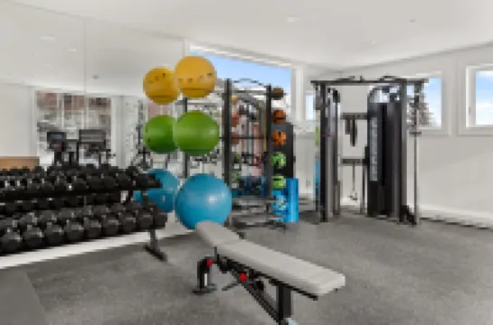 Ski-in/Ski-Out Access and Outdoor Heated Pool - Charming Elegant