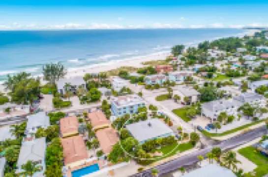 Heated Pool and Bikes for Beach Adventures - Gorgeous Coastal Retreat