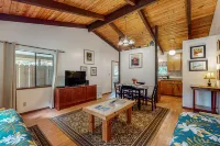 Serene property with nature walk, meditation spot & enclosed gardens Hotels in Volcano