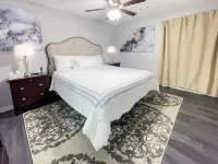 Spacious Patio and Nature-Backed Serenity - Charming Retreat Hotels in Fayetteville