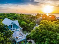 Hot Tub, Kayaks and Spa-Like Retreat - Charming Serenity Oasis