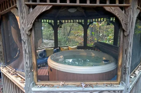 Hot Tub, Sauna, Firepit and Free Daily Activities - Exquisite Luxury Cabin