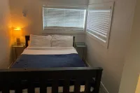 Fire Pit and Spacious Open Concept Living - Charming Coastal Retreat Hotel di Manzanita