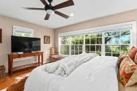 Private Hot Tub, Large Pool, and Fire Pit - Tranquil Retreat