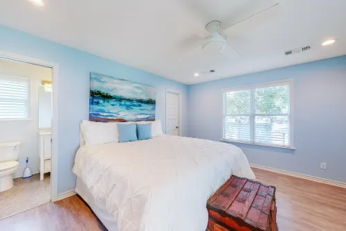 Dog-friendly home w/ a furnished patio, free WiFi, & central A/C- near cove Hotels in Buchanan Dam