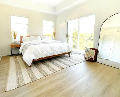 Lakefront Retreat - Screened Porch, Private Balconies, View Hotels in Fontana