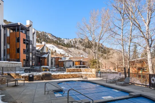 Heated Pool and Stunning Views - Stylish Retreat